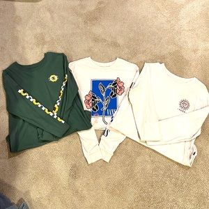 3 ladies medium Vans long sleeved T-shirts